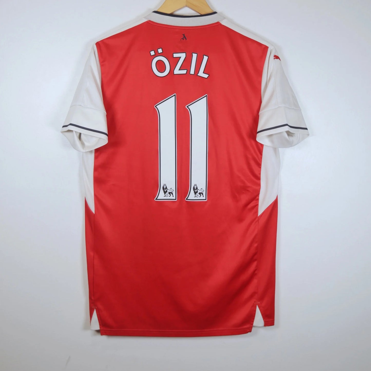 Arsenal 16/17 Home - Ozil - Size M - Authentic Puma