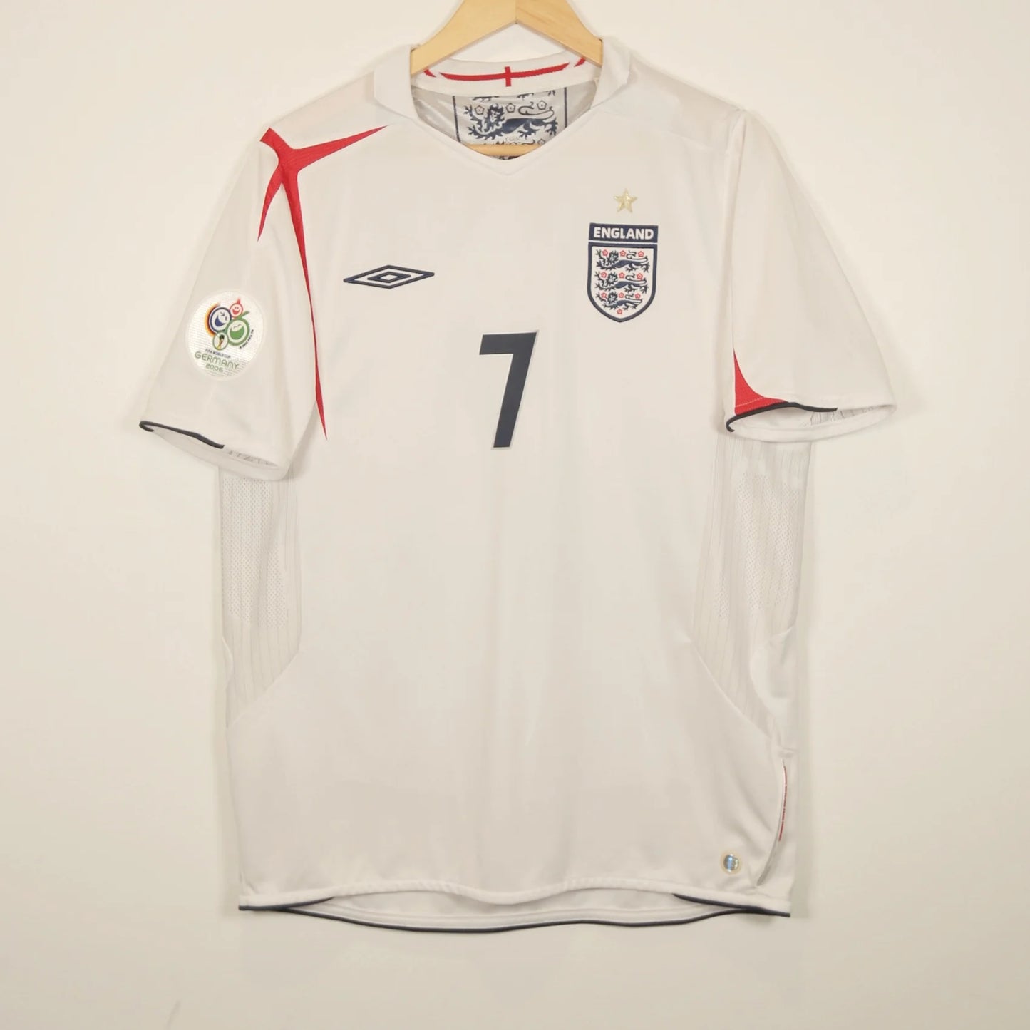 England 2006 Home - David Beckham - Size M - Authentic Umbro