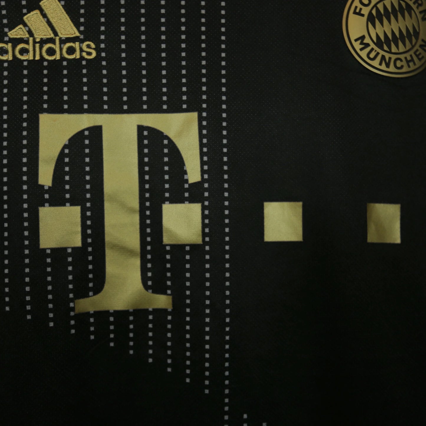Bayern Munich 21/22 Away - Size M - Authentic Adidas