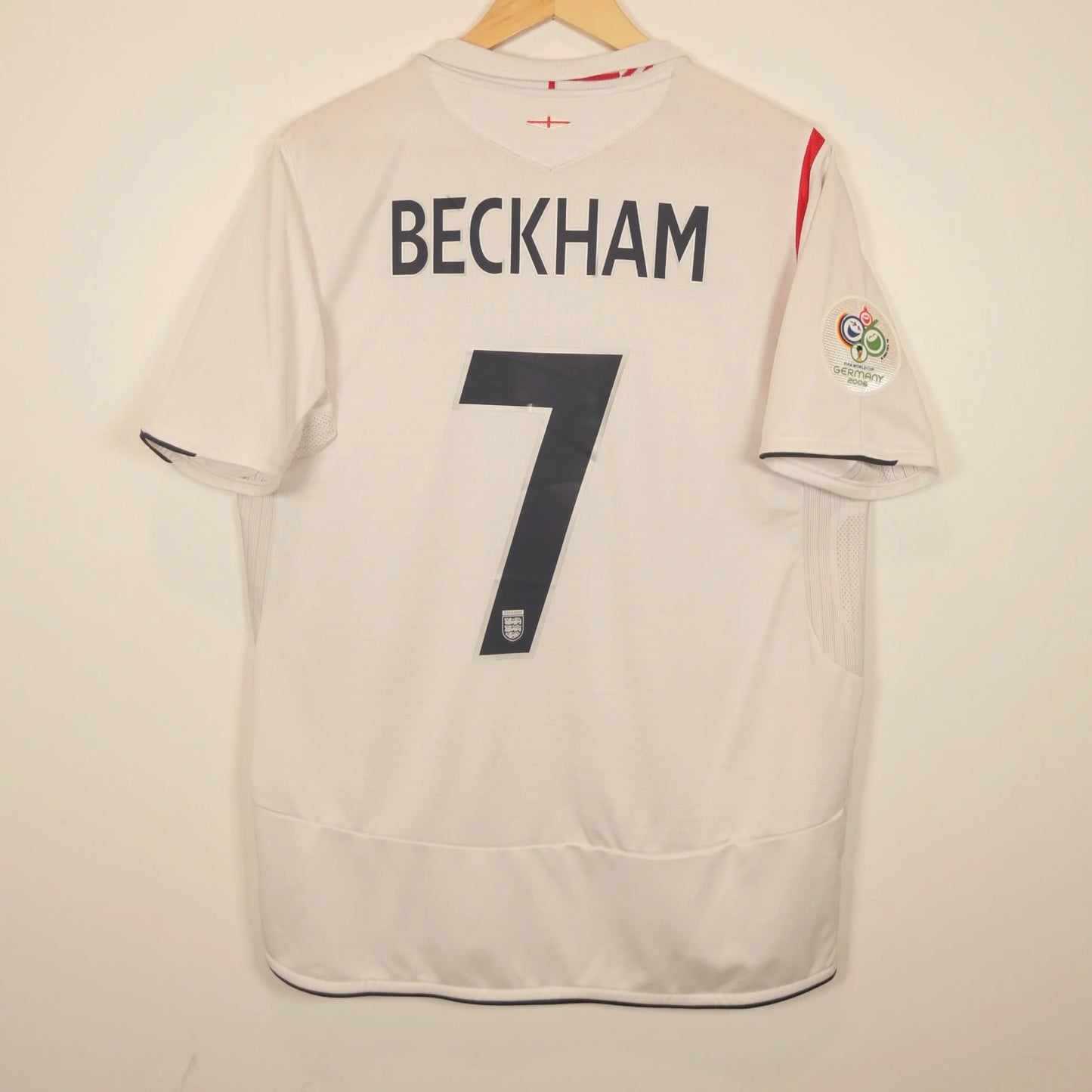 England 2006 Home - David Beckham - Size M - Authentic Umbro
