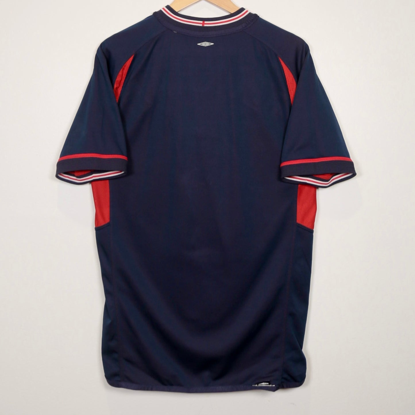 England 2002 Away - Reversible - David Beckham - Size M - Authentic Umbro