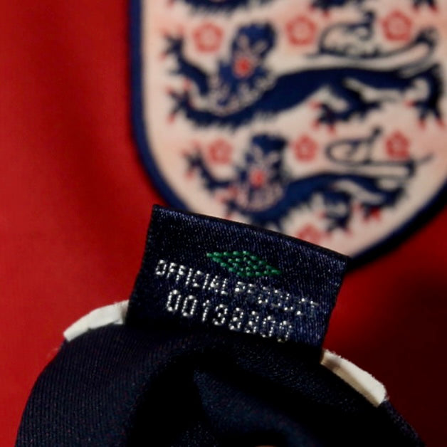 England 2002 Away - Reversible - David Beckham - Size M - Authentic Umbro