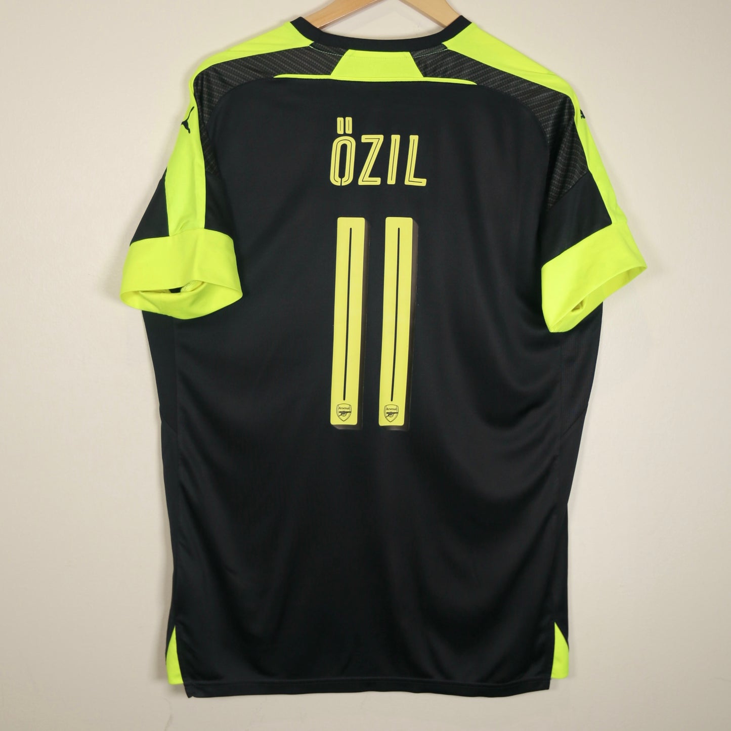 Arsenal 16/17 Third - Mesut Ozil - Size L - Authentic Puma