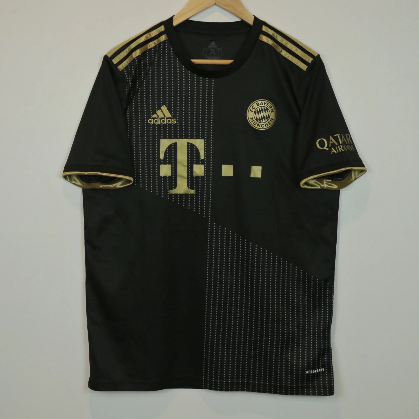 Bayern Munich 21/22 Away - Size M - Authentic Adidas