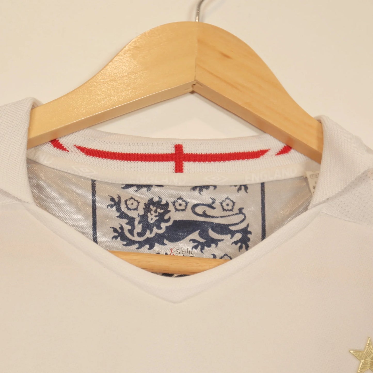 England 2006 Home - David Beckham - Size M - Authentic Umbro