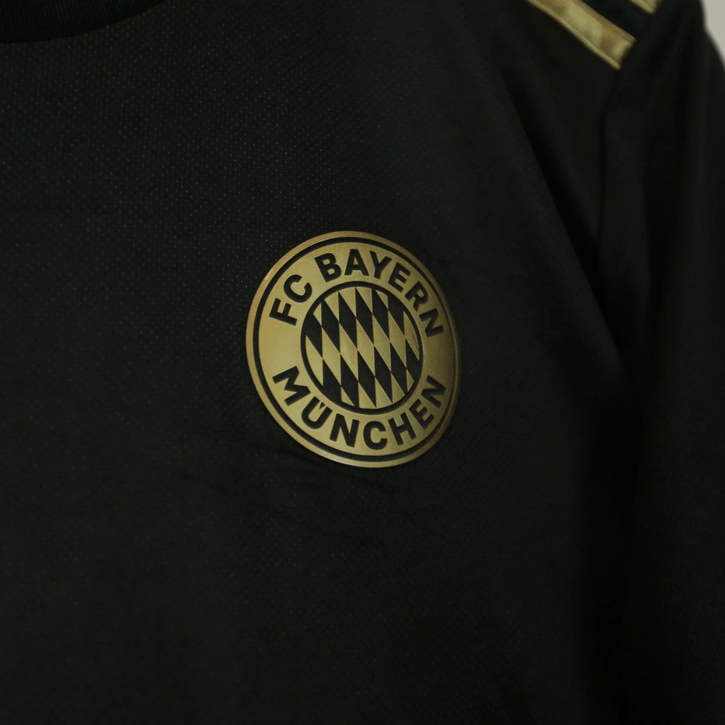 Bayern Munich 21/22 Away - Size M - Authentic Adidas