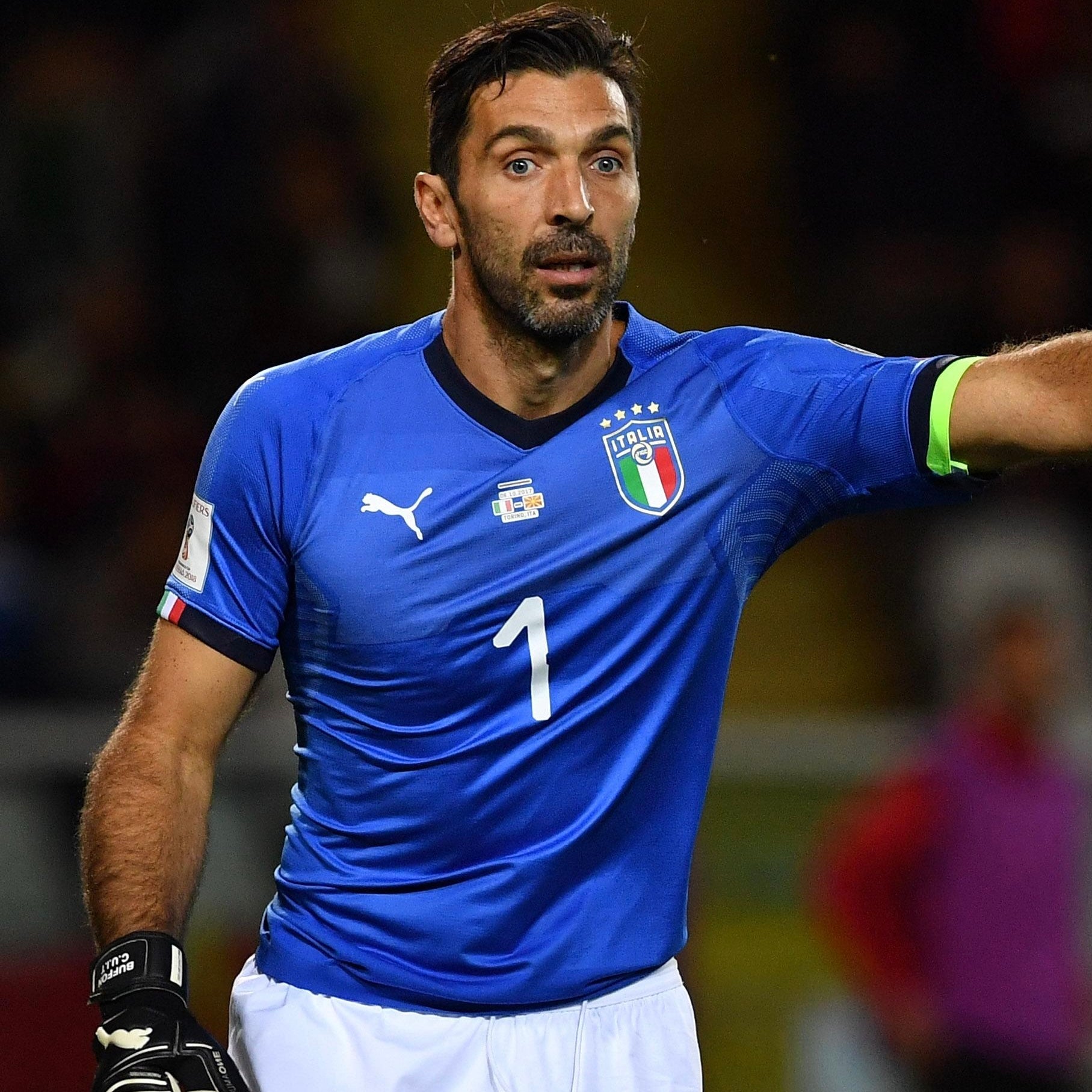 Italy 2018 Home - Long Sleeves - Gianluigi Buffon - Size M - Authentic Puma