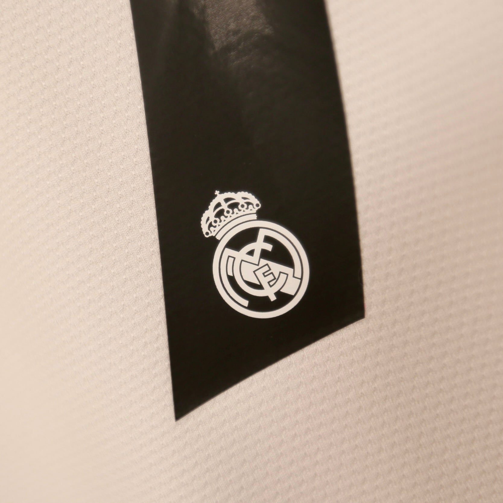 Real Madrid 18/19 Home - Karim Benzema - Size M - Authentic Adidas