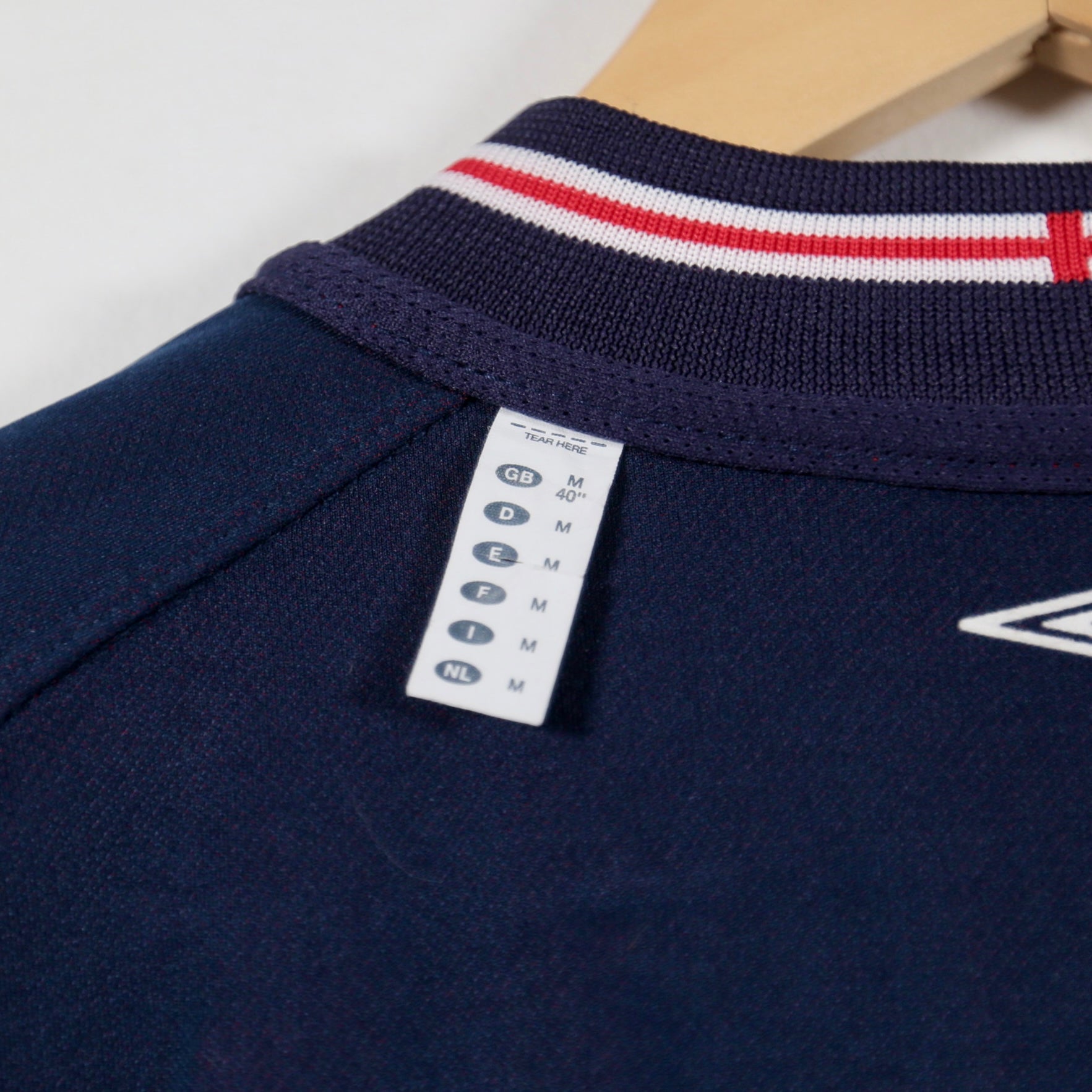 England 2002 Away – Umbro - David Beckham | Size M | Long Sleeve | Reversible