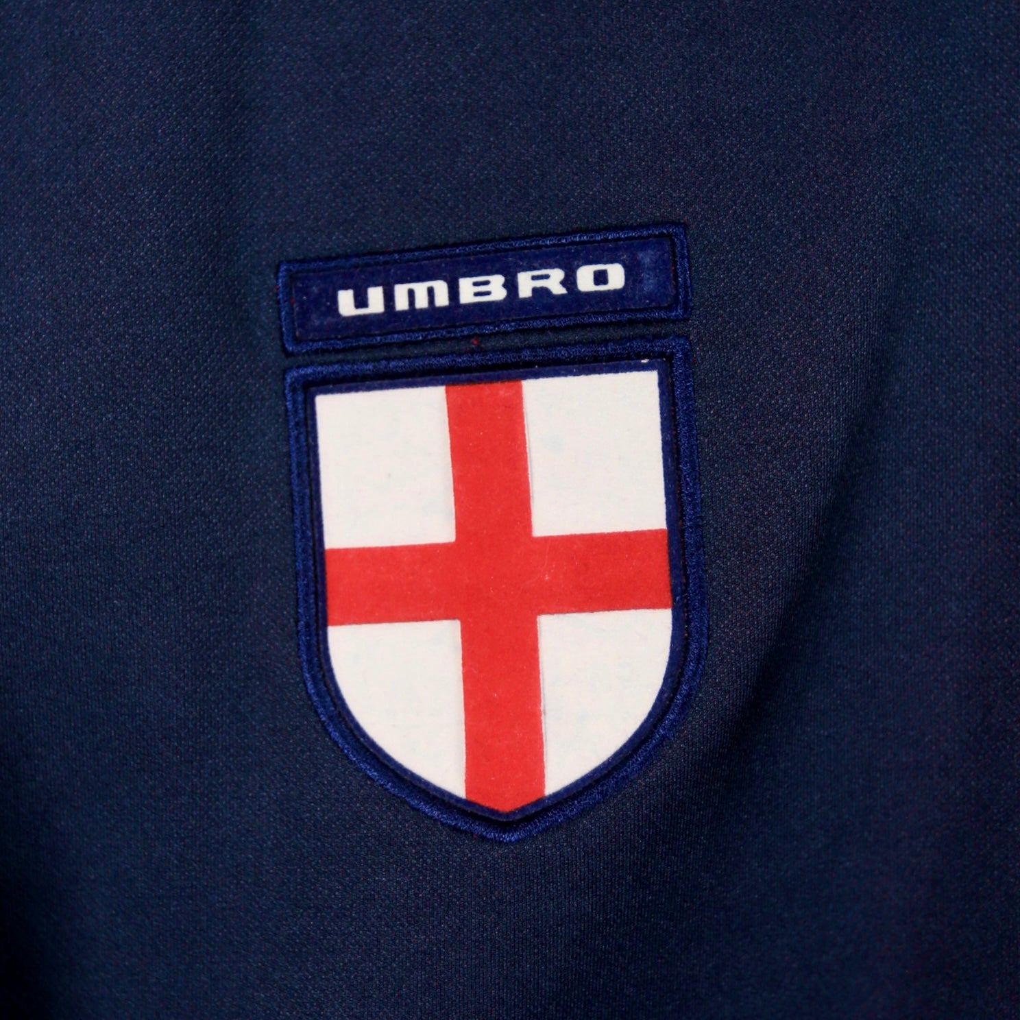 England 2002 Away – Umbro - David Beckham | Size M | Long Sleeve | Reversible