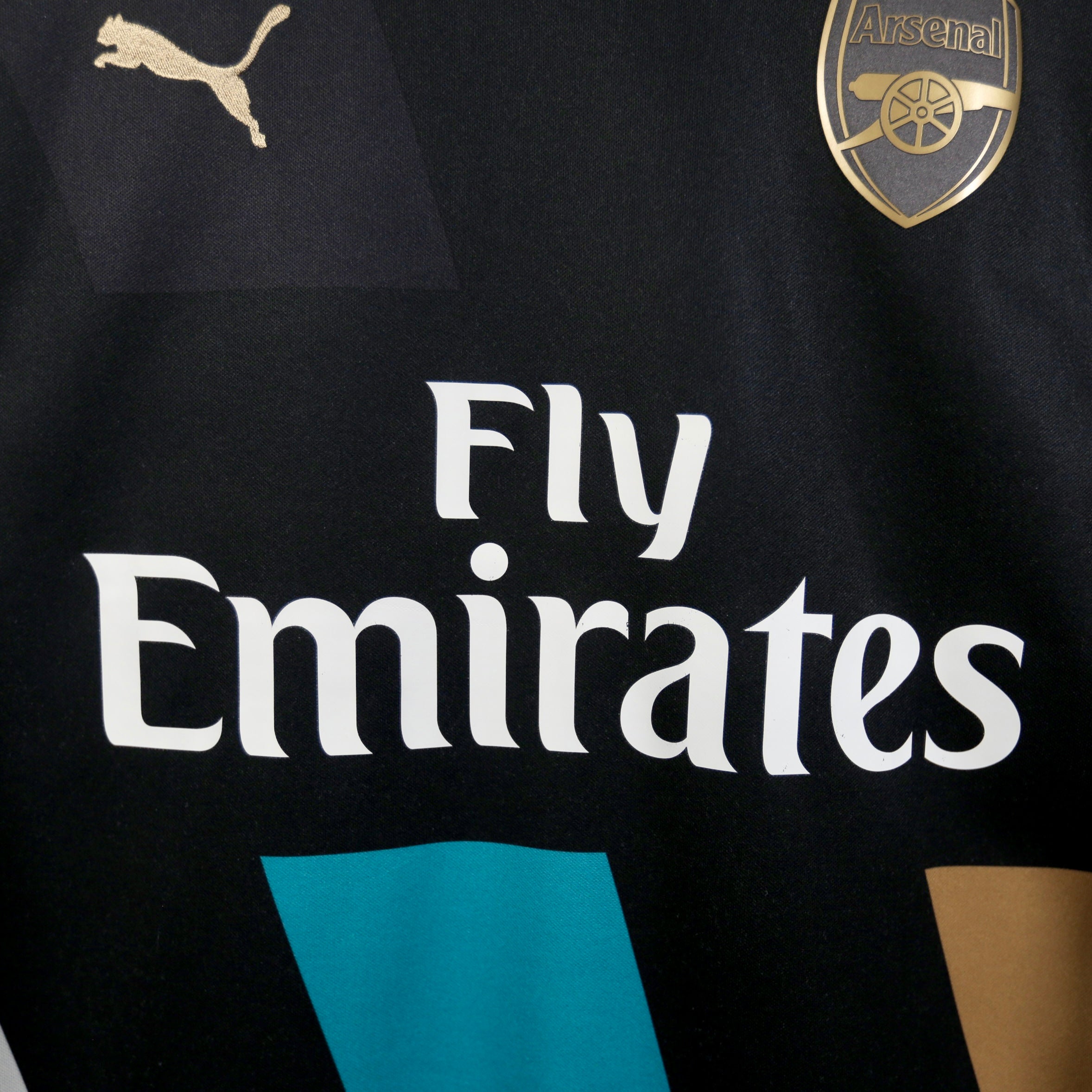 Arsenal 15/16 Third - Puma - Alexis Sanchez | Size M | Long Sleeve