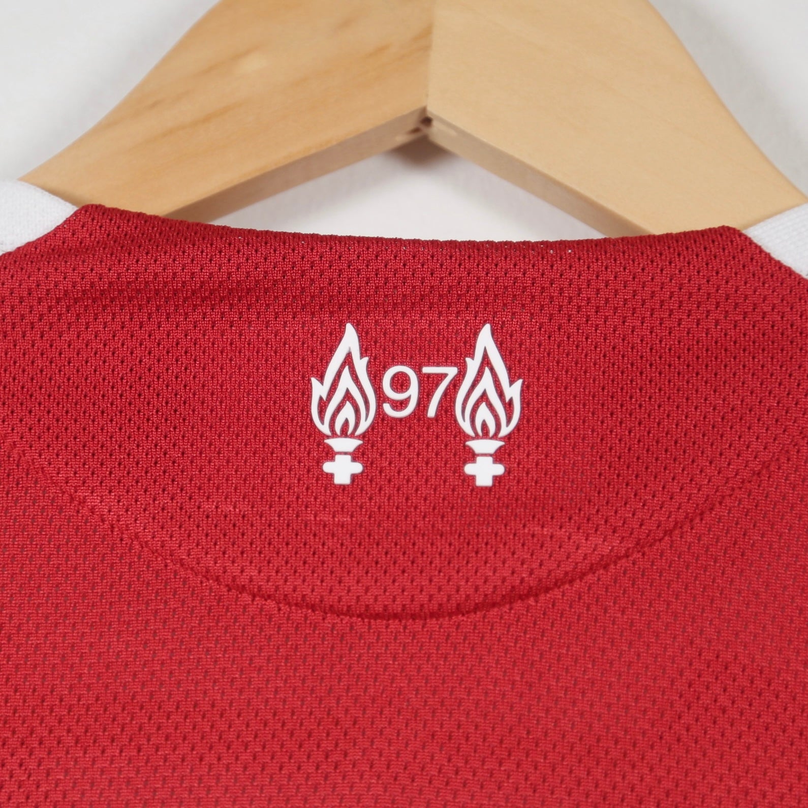 Liverpool 25/26 Home - Virgil van Dijk - Size XL - BNWT - PV