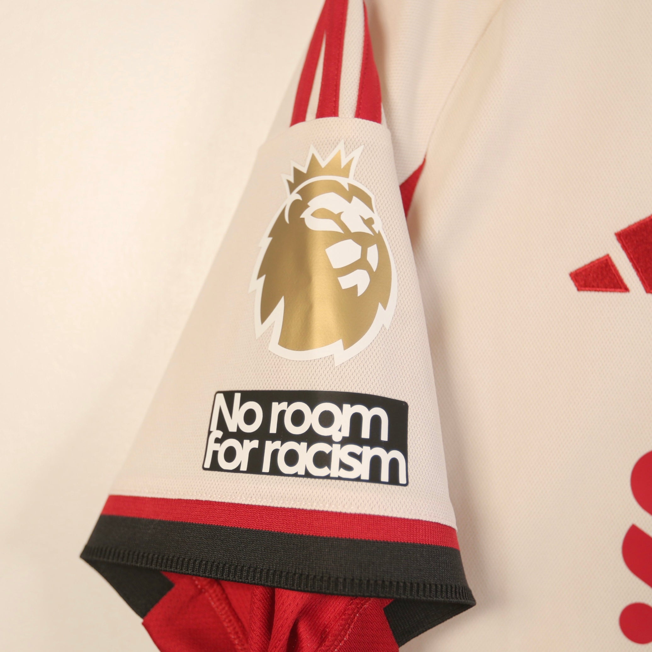 Liverpool 25/26 Away - Salah - Size L - BNWT