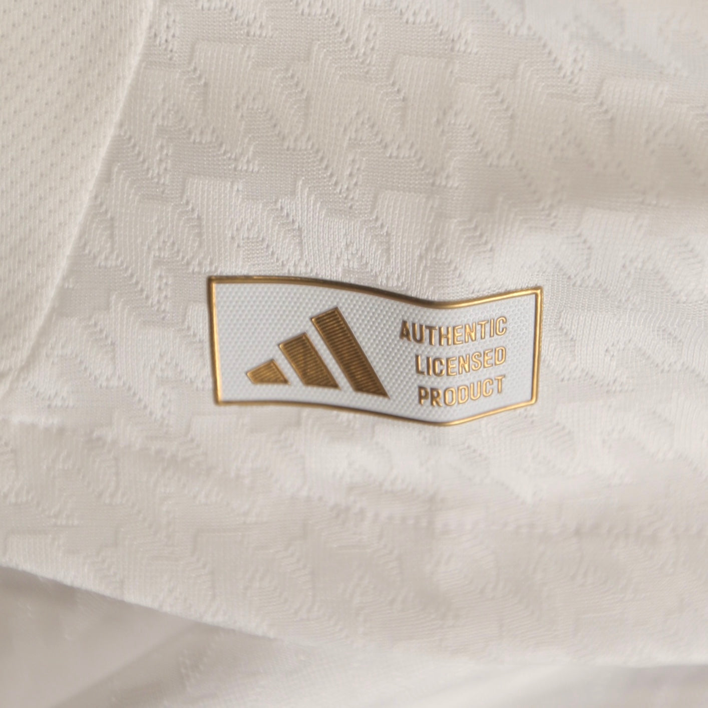 Real Madrid 24/25 Home - Modric - Size M - BNWT