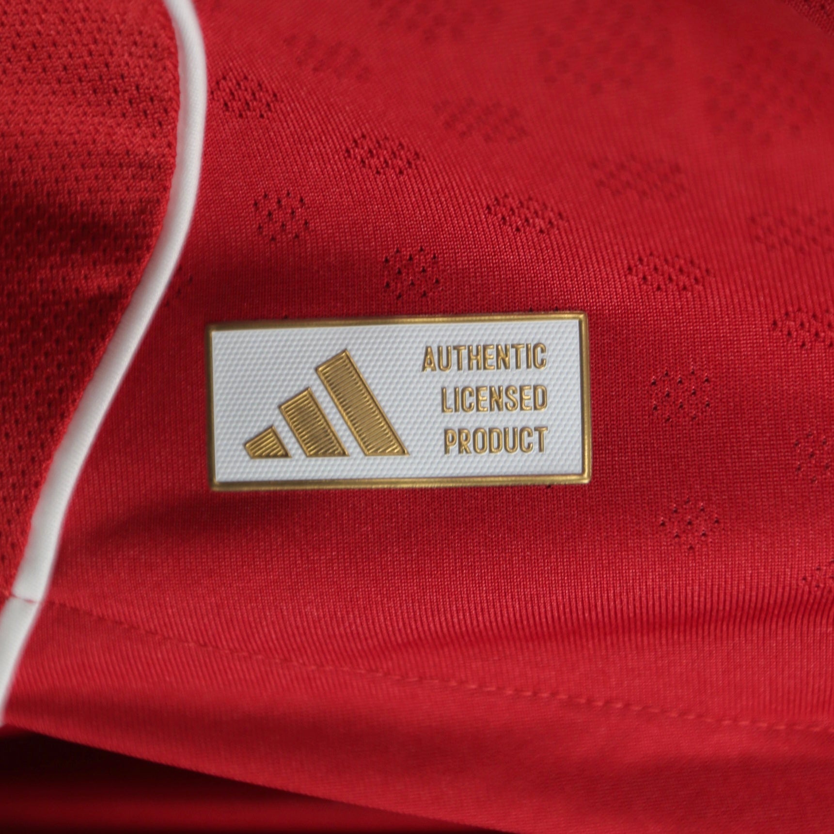 Liverpool 25/26 Home - Virgil van Dijk - Size XL - BNWT - PV