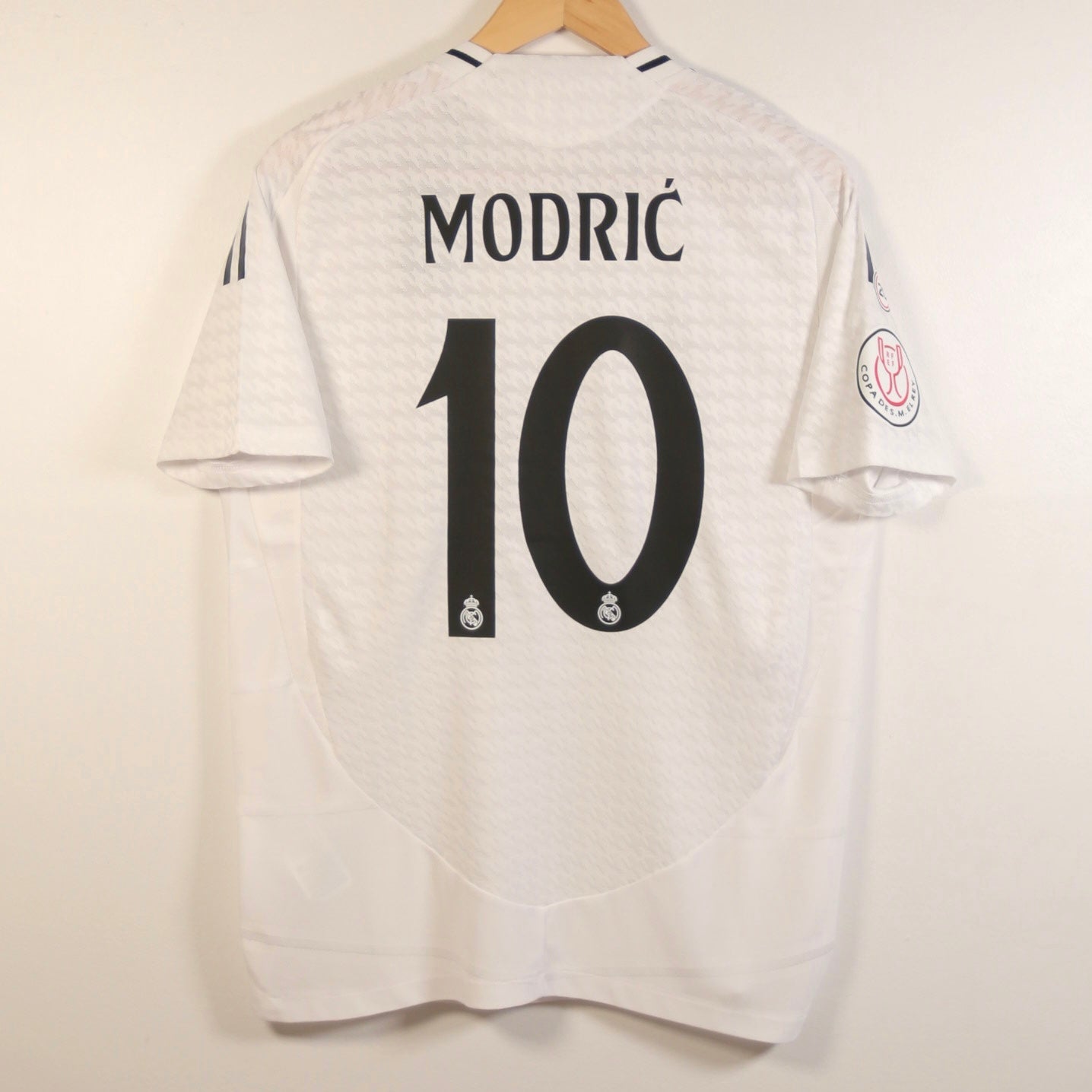 Real Madrid 24/25 Home - Modric - Size M - BNWT