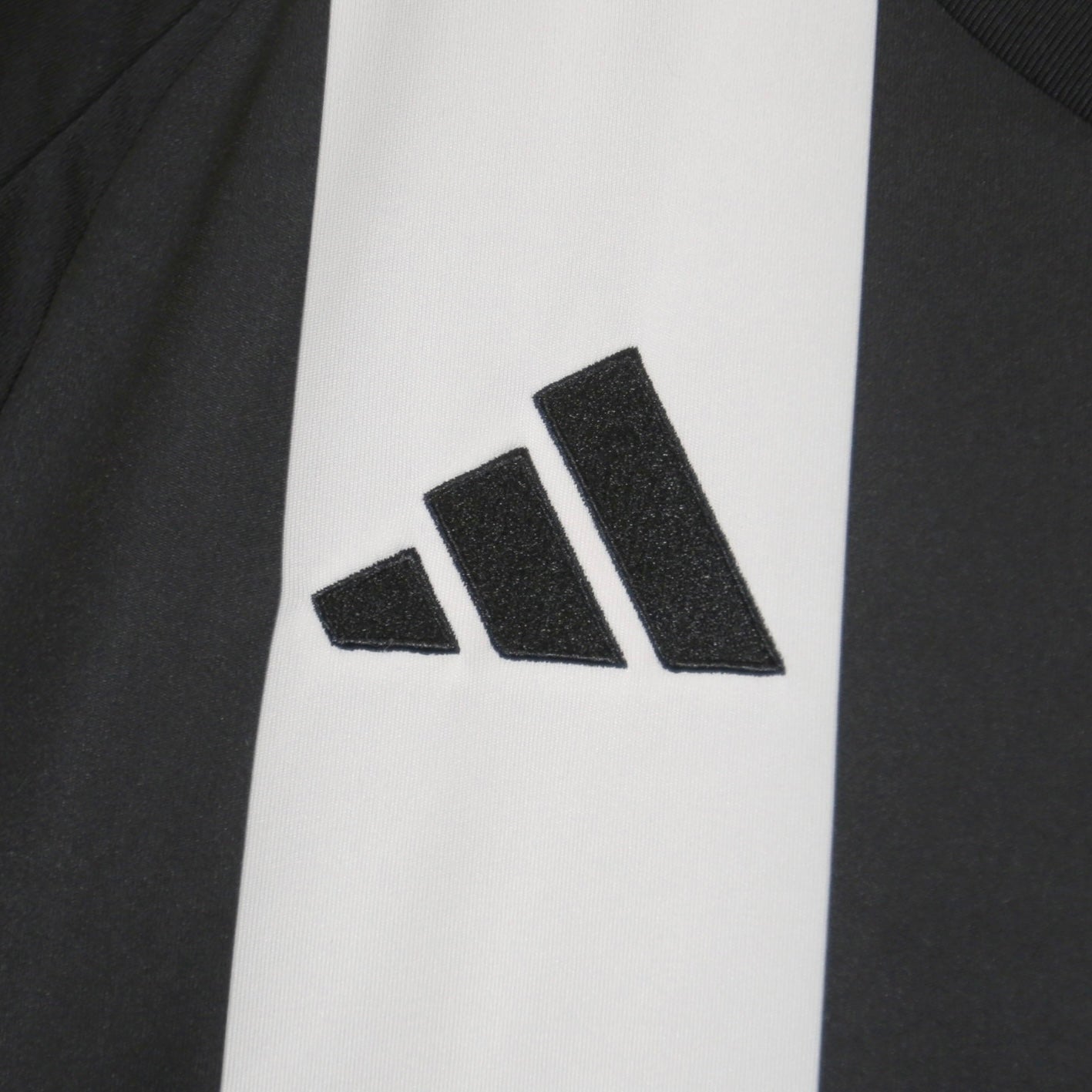 Newcastle United 24/25 Home - Size M