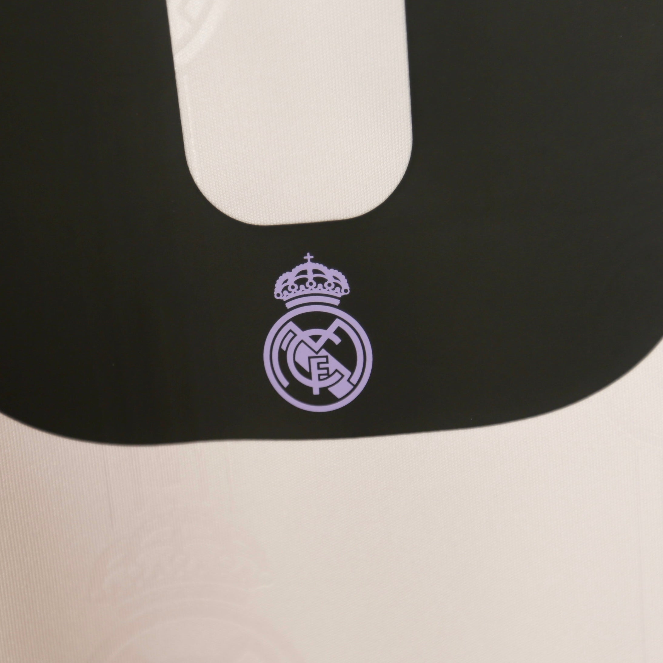 Real Madrid 22/23 Home -  Luka Modric - Size M - Authentic Adidas