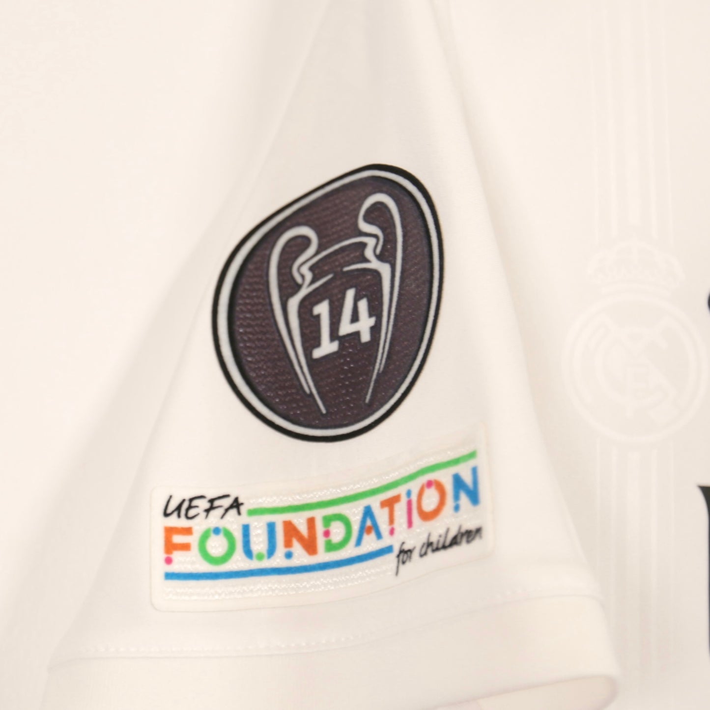 Real Madrid 22/23 Home -  Luka Modric - Size M - Authentic Adidas